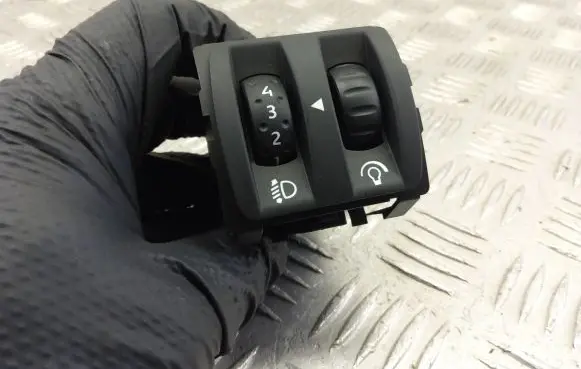 Renault Captur Headlight level height control switch 251900001R