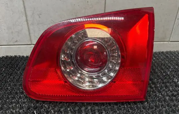 Tailgate rear/tail lights