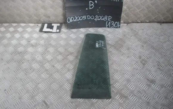 Opel Zafira B Rear vent window glass 