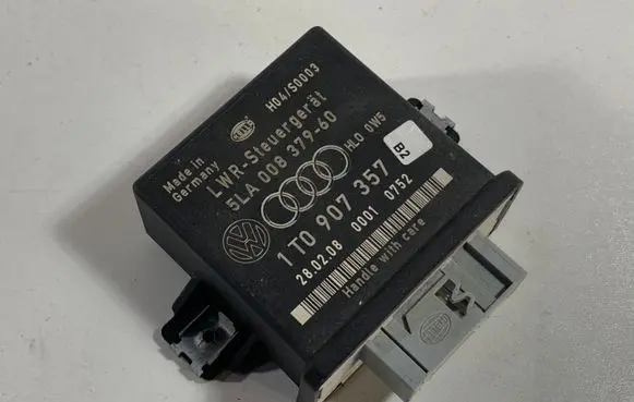 Skoda Octavia Mk2 (1Z) Light module LCM 1T0907357