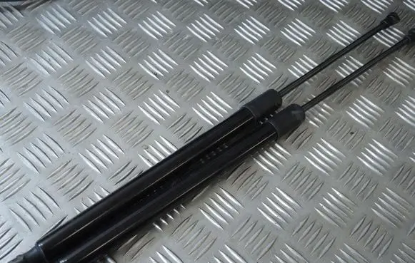 Volkswagen Golf VII Tailgate/trunk strut/damper 5G6827550G