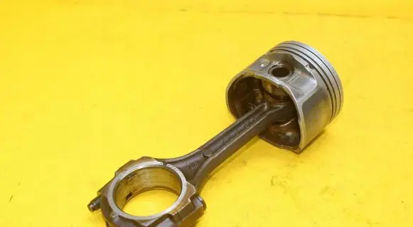 KIA Sportage Piston with connecting rod G4GC