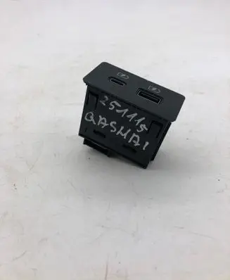 Nissan Qashqai J12 USB socket connector 253316ua0b