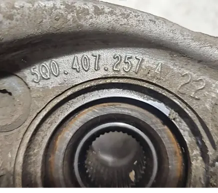 Audi A3 S3 8V Front wheel hub 5Q0407257A
