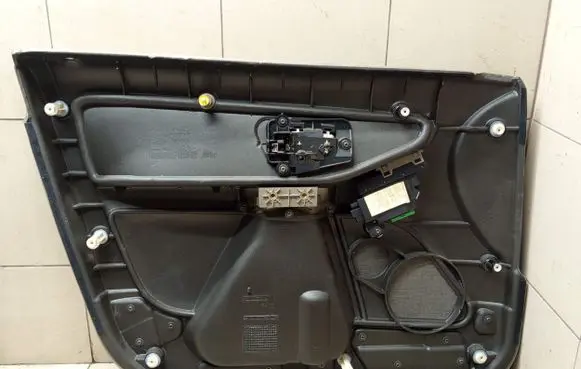 Volvo XC90 Front door card panel trim