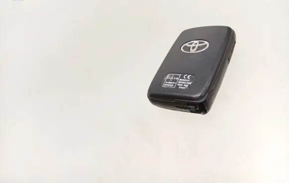 Toyota Prius+ (ZVW40) Ignition key/card B74EA