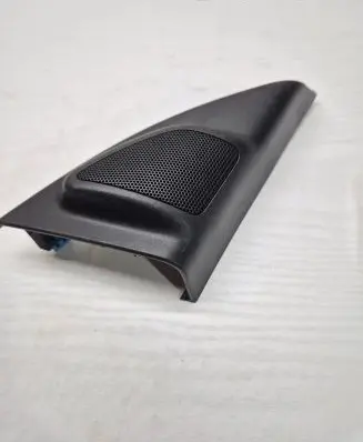 Front door high frequency speaker