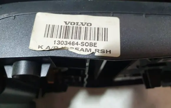 Volvo XC70 Armrest 39870954