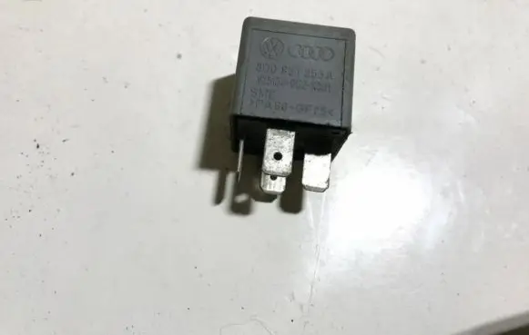 Audi A4 S4 B5 8D Other relay 8d0951253a v23134b52x301