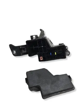 Toyota Yaris Cross Fuse module 71563W