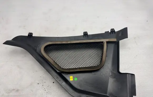 Mercedes-Benz GL X166 Wiper trim A1668300201