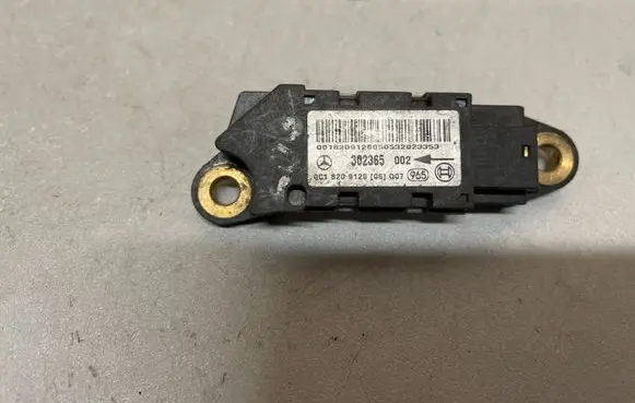 Mercedes-Benz C W203 Airbag deployment crash/impact sensor 0018209126