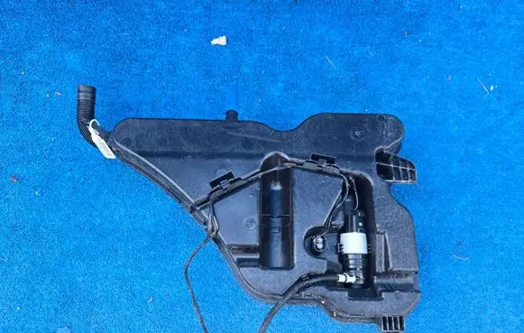 BMW 4 G22 G23 G24 G26 Windshield washer fluid reservoir/tank 7427885 9478352