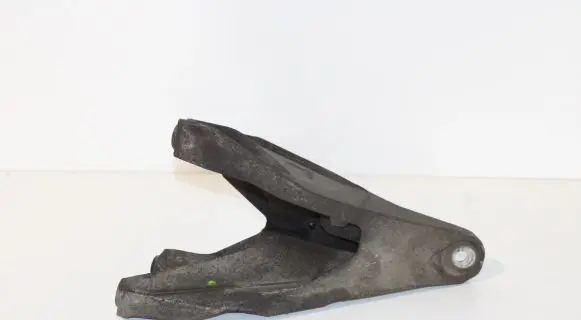 Volkswagen Multivan T5 Engine mounting bracket 7E0199370A