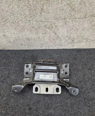 Engine mount bracket