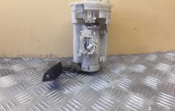 Toyota Corolla Verso E121 In-tank fuel pump 770200F010
