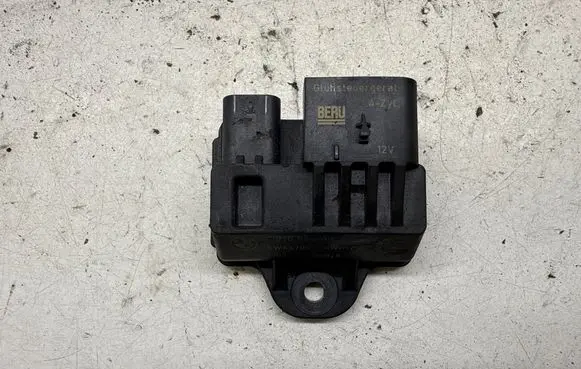 BMW 5 F10 F11 Glow plug pre-heat relay 7810856 0522120103