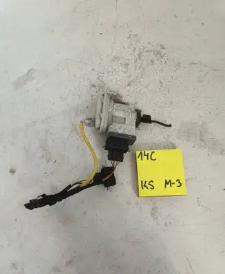 Volkswagen PASSAT B4 Central locking vacuum pump 121212121
