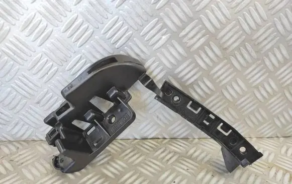 Rear bumper mounting bracket