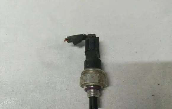 Mercedes-Benz E W211 Air conditioning (A/C) pressure sensor A2038300472 2038300472 A2038300372