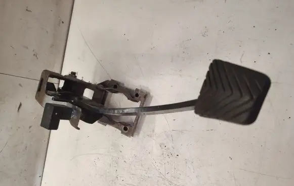 Hyundai Sonata Brake pedal
