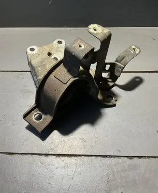 Fiat Doblo Engine mount bracket 