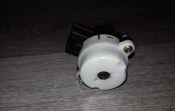 Volvo S60 Ignition lock contact 8645228