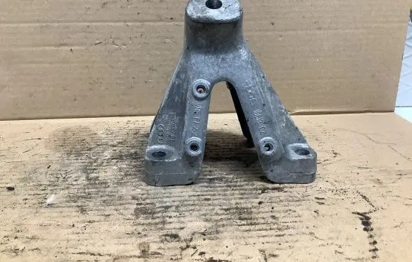 Audi A4 S4 B8 8K Engine mounting bracket 8K0199307BJ