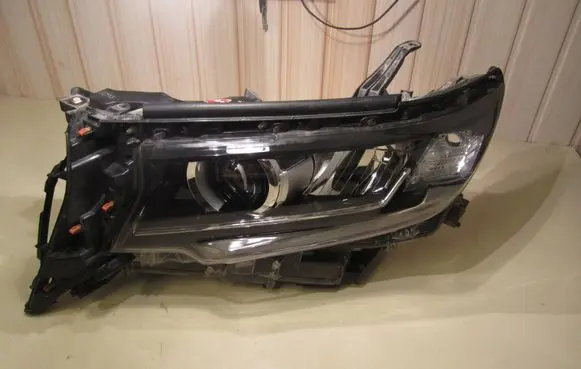 Toyota Land Cruiser (J150) Headlight/headlamp 8118560S00 701177 19FC0001
