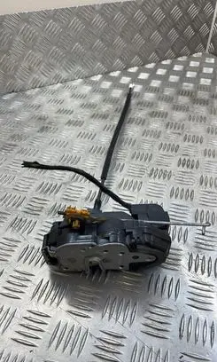 Opel Insignia A Front door lock 13579518