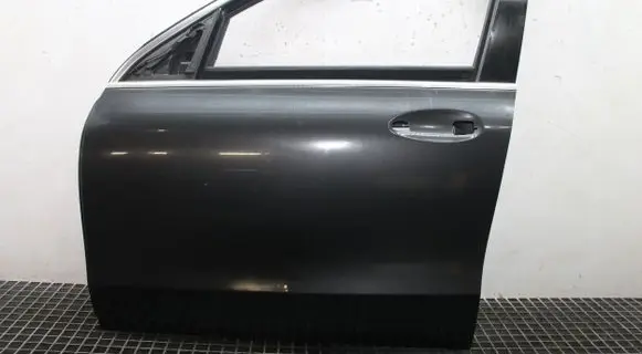 Mercedes-Benz EQC Front door 831