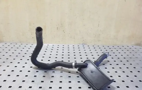 Engine coolant pipe/hose