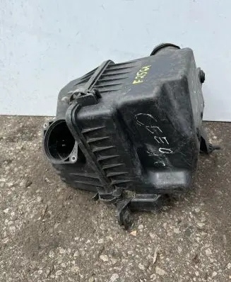 Chrysler 300 - 300C Air filter box 0111018A F2561