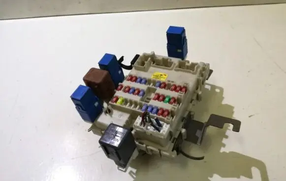 Nissan Almera Tino Fuse box set 24350BU210 0213031