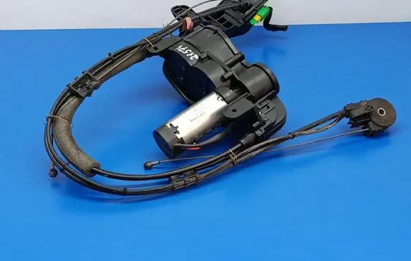 Peugeot 1007 Front door lock 968050808001