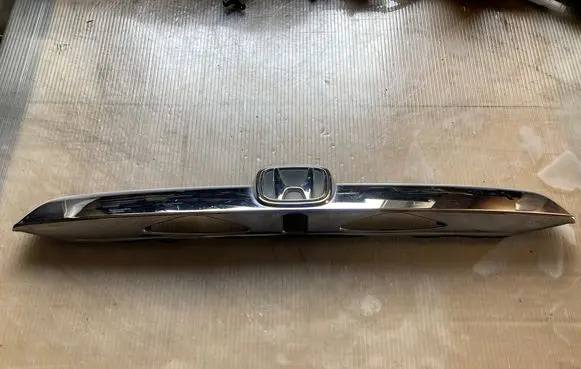 Honda CR-V Trunk door license plate light bar 74890SWWE010M1
