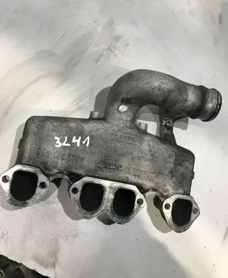 Volkswagen PASSAT B6 Intake manifold 028129713K