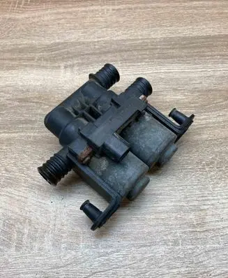 BMW 5 E39 Coolant heater control valve 8374995 1147412137