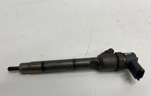 Hyundai i40 Fuel injector 338002A900