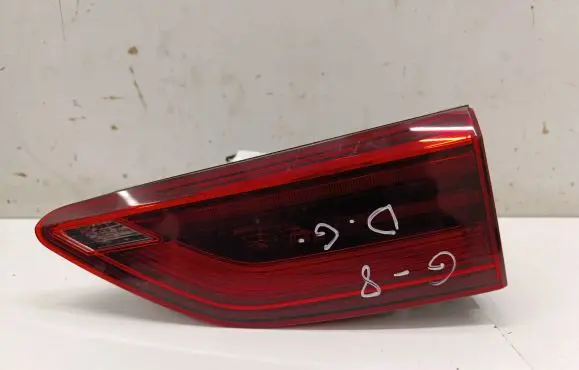 Volkswagen Golf VIII Tailgate rear/tail lights 5H0945094D