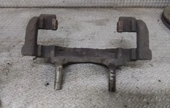 Skoda Octavia Mk2 (1Z) Front Brake Caliper Pad/Carrier 