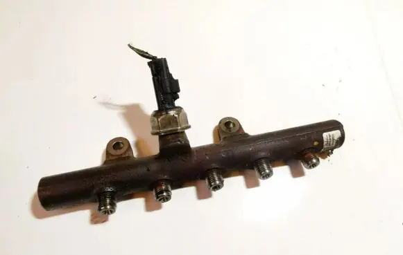 Renault Megane III Fuel main line pipe 8200701690 9144z221a