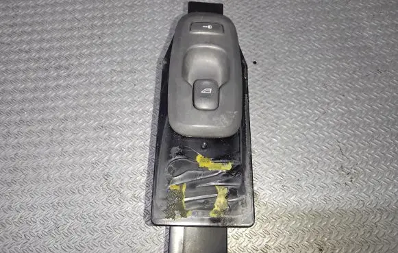 Volvo V70 Electric window control switch 9452961