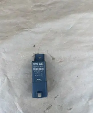 Volkswagen Caddy Glow plug pre-heat relay 038907281D 0522120504