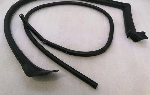 Lexus LX IV J300 Rubber seal front coupe door window 6786224060