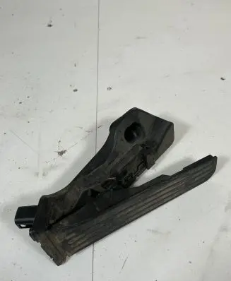 Audi Q3 8U Accelerator throttle pedal 1K1723503