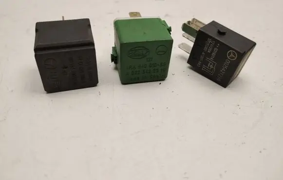 Mercedes-Benz E W211 Other relay a0025422319