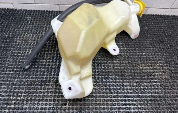 Dodge Durango III Windshield washer fluid reservoir/tank M144084