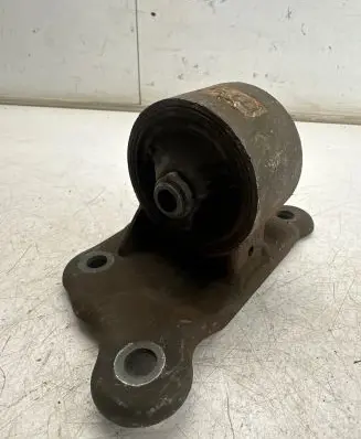 Mitsubishi Outlander Engine mount bracket