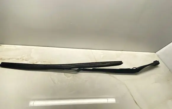 Hyundai Santa Fe Front wiper blade arm D226HHP